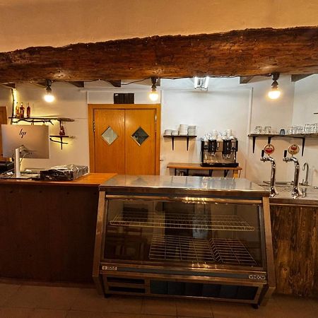 Albergue La Escuela De Lirí Екстериор снимка