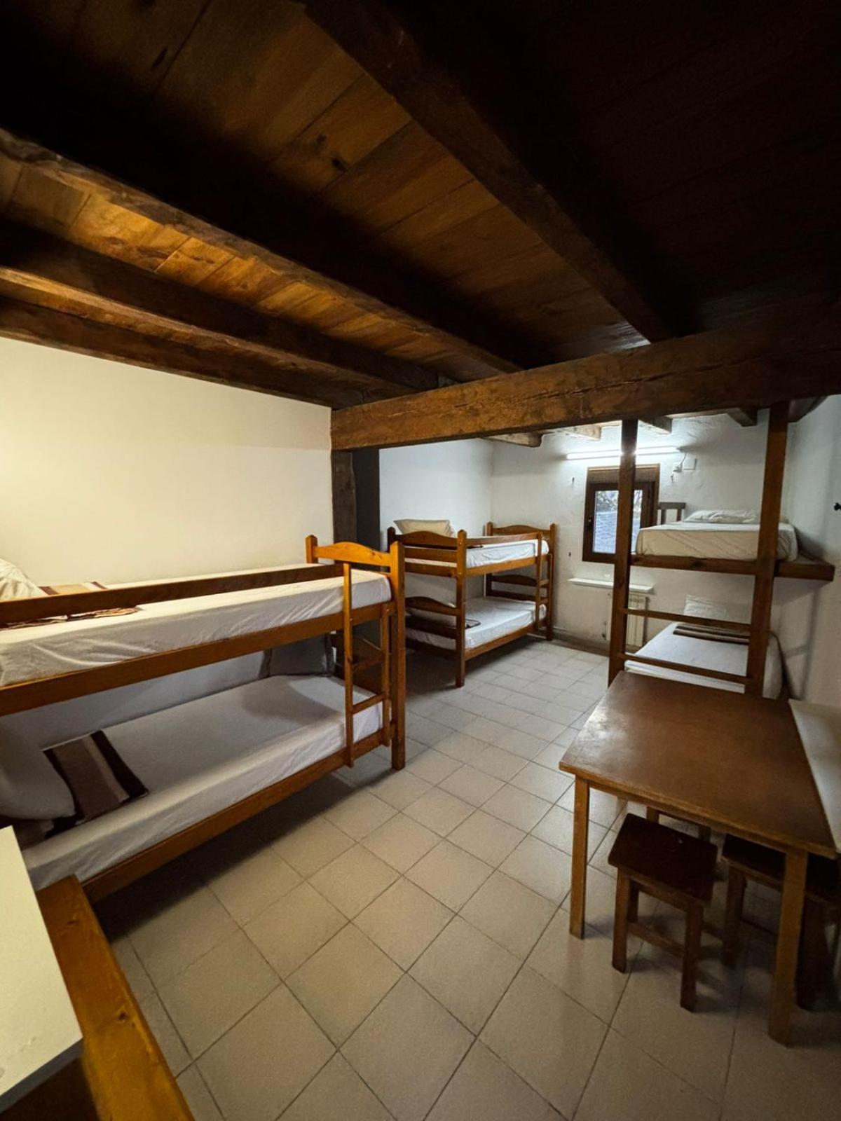 Albergue La Escuela De Lirí Екстериор снимка